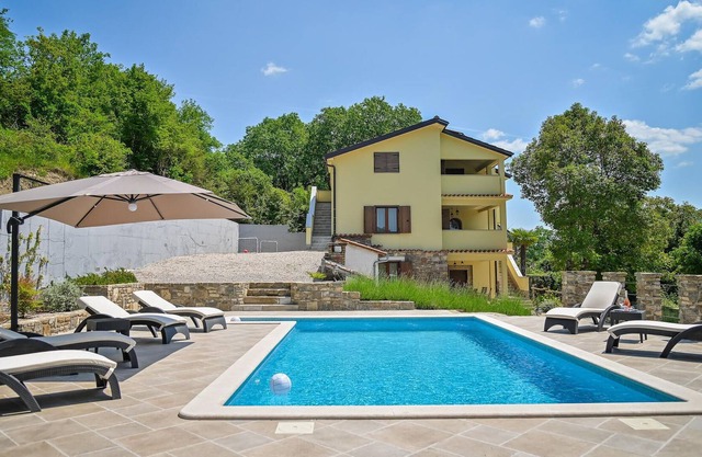 Beautiful vacation house with swimming pool, located in the interior of Istria, at the foot of the s