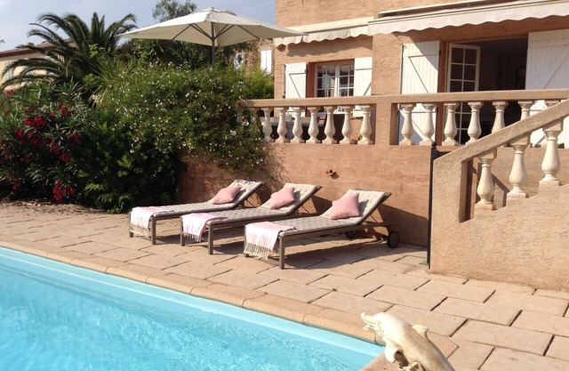 Beautiful Villa With Pool and Gardens, just 10 mins walk to beach. 4/5 bedrooms