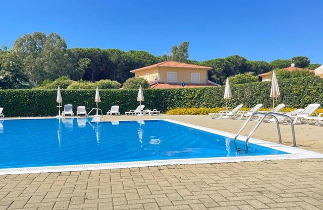 Beautiful villa for 5 guests with WIFI, pool, A/C, veranda and pets allowed