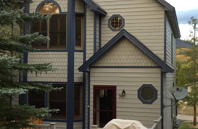 Beautiful Victorian Home, Recently Remodeled, 1/2 Block To Main Street