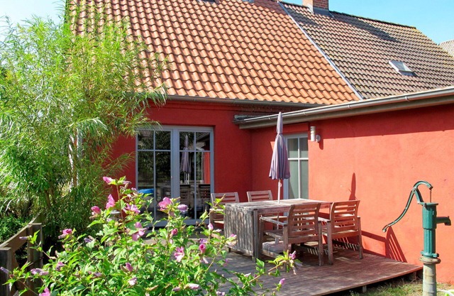 Beautiful villa for 5 guests with TV, terrace and pets allowed