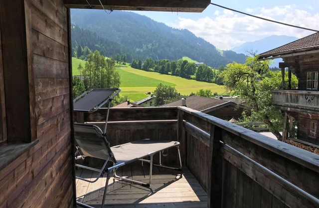 Beautiful villa for 4 guests with WIFI, TV and balcony