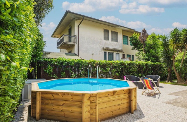 Beautiful villa for 8 people with private pool, WIFI, TV and pets allowed, close to Forte Dei M.