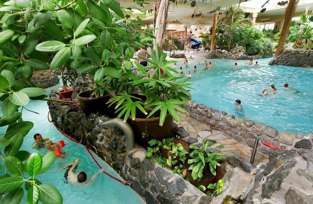 Beautiful villa for 12 people with pool, WIFI, hot tub, TV, terrace and parking