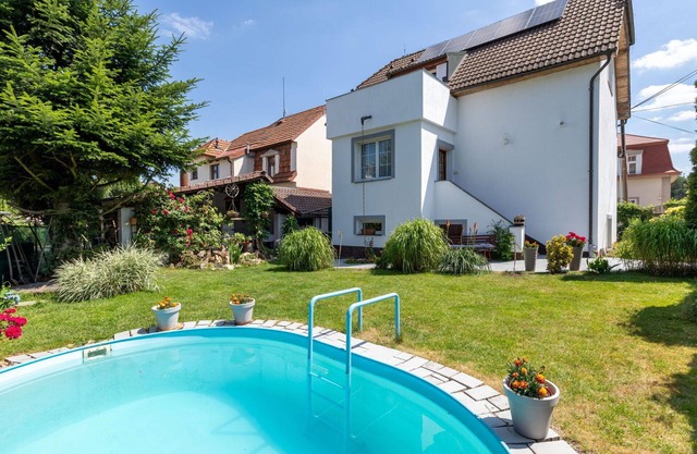 Beautiful villa for 4 guests with private pool, WIFI, TV and patio