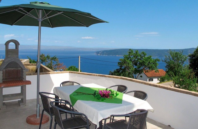 Beautiful villa for 6 guests with WIFI, A/C, TV, terrace, pets allowed and parking