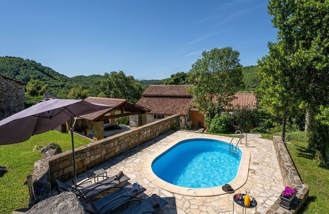 Beautiful villa for 7 people with A/C, private pool, WIFI, hot tub, TV and pets allowed