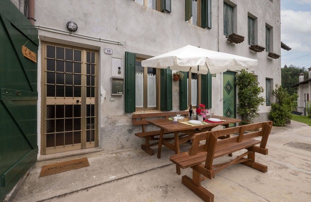Beautiful villa for 8 guests with TV, patio and parking