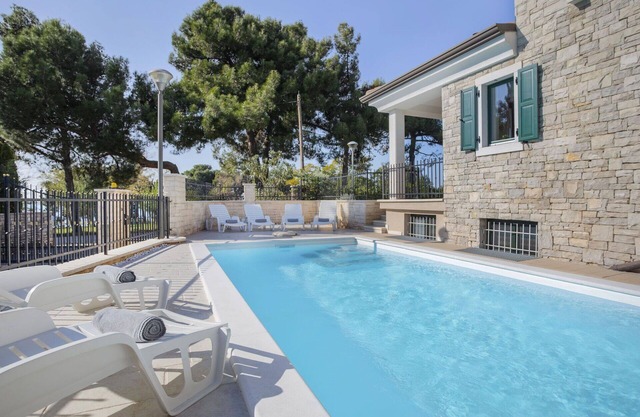Beautiful villa for 8 guests with A/C, private pool, WIFI, TV, terrace and parking