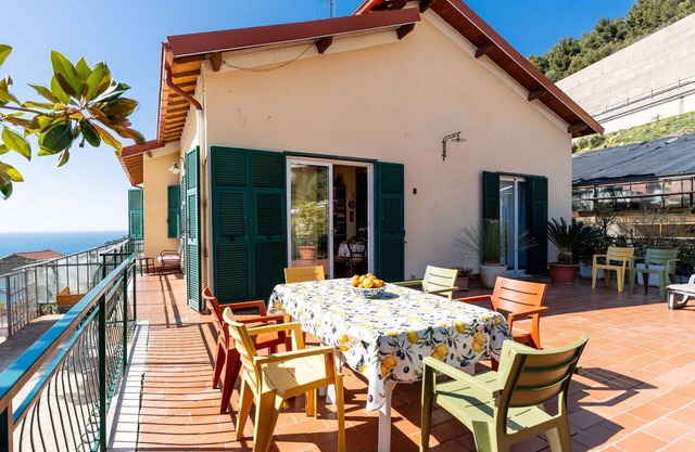 Beautiful villa for 7 people with private pool, WIFI, TV, terrace and parking