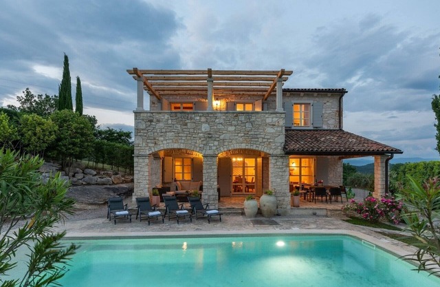 Beautiful Villa Habibi with pool