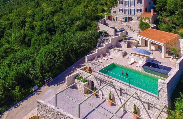 Beautiful Villa Veli Vrh, in Dalmatia