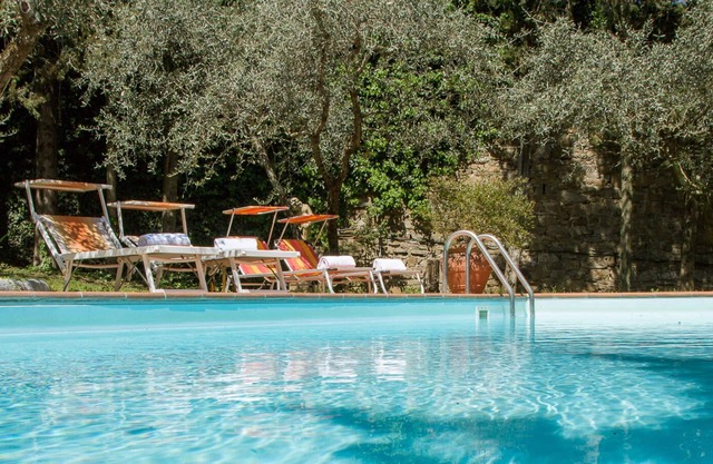 Beautiful Villa, in Florence, shared pool, 12 guests, wifi, parking