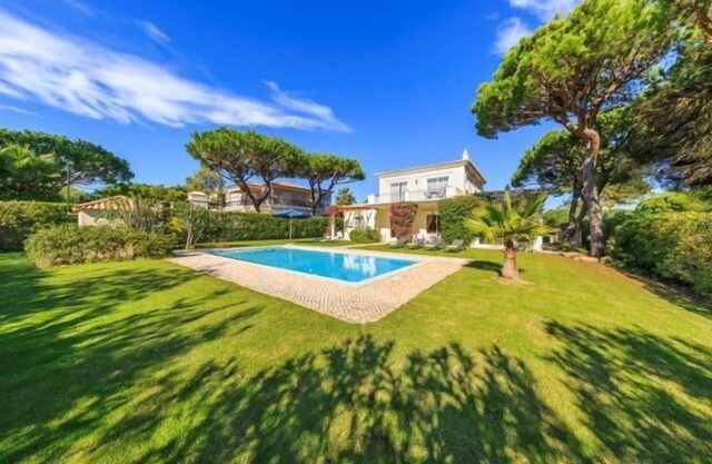 Beautiful villa in Villas Alves. Smart interior, private swimming pool and large garden ES39 - Almancil, Algarve