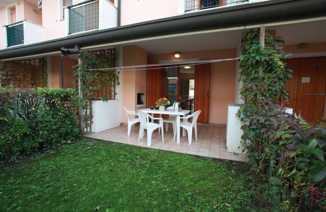 Beautiful villa with private garden and porch