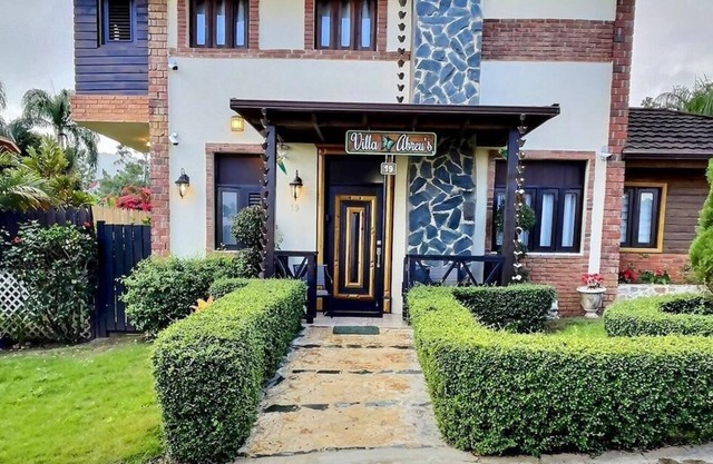 Beautiful villa perfect for a family getaway with POOL AND JACCUZZI