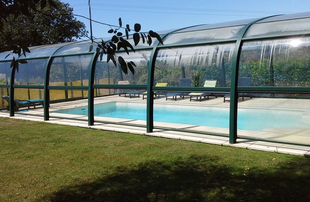 Beautiful villa, porch, terrace, heated swimming pool solar shower