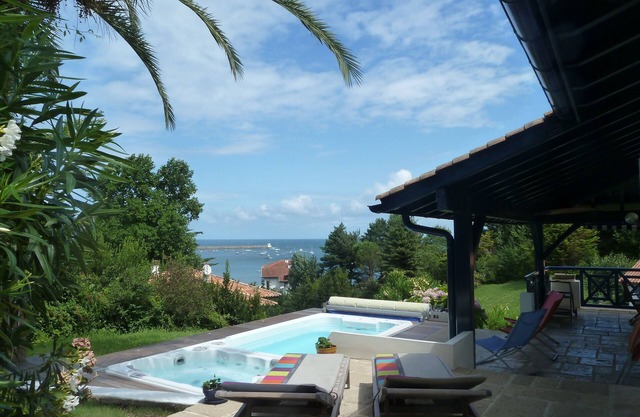 Beautiful villa, sea view 150m Socoa beach, swimming pool, jacuzzi, billiards.