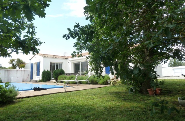 BEAUTIFUL VILLA WITH POOL NEAR THE SEA AND GREEN HEATED POOL AND WIFI
