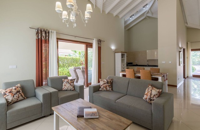 Beautiful villa with shared pool near Mambo Beach
