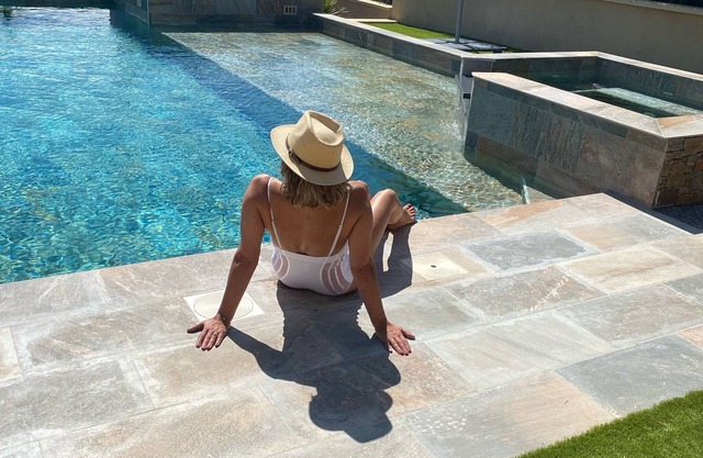 Beautiful villa with 2 swimming pools, outdoor and indoor and 2 heated Jaccuzzi