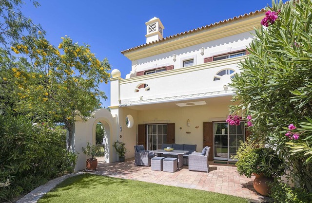 Beautiful villa with garden and Jacuzzi in stunning location