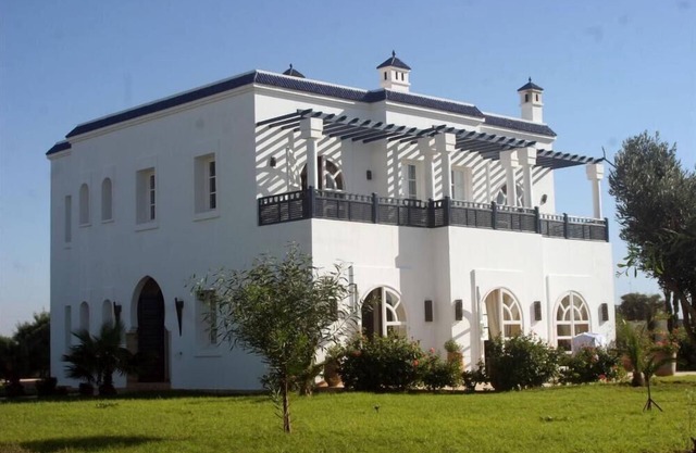 Beautiful villa with sea view, large pool, Close to golf and the beach