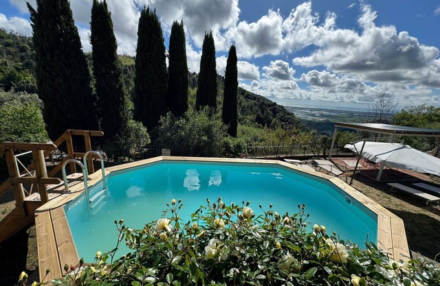 Beautiful villa with private pool, WIFI, TV, terrace and panoramic view, close to Lucca