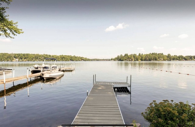 Beautiful White Lake Lakehouse on Woodstock Way!