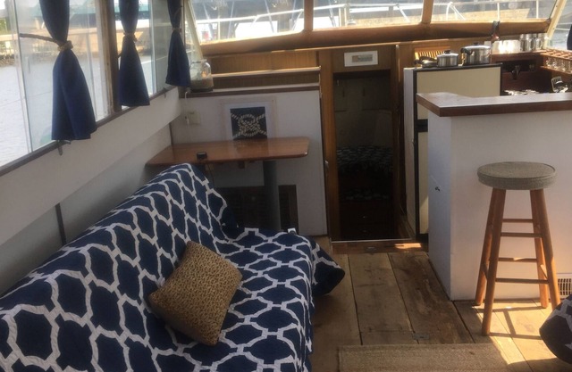 Beautiful Yacht/Houseboat in Downtown Providence