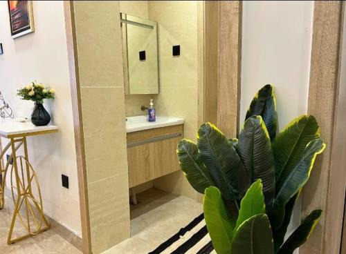 beautifully and elegantly furnished apartment with fully equipped gym, swimming pool ,private parking space ,children playing ground and unbeatable city views in lavington