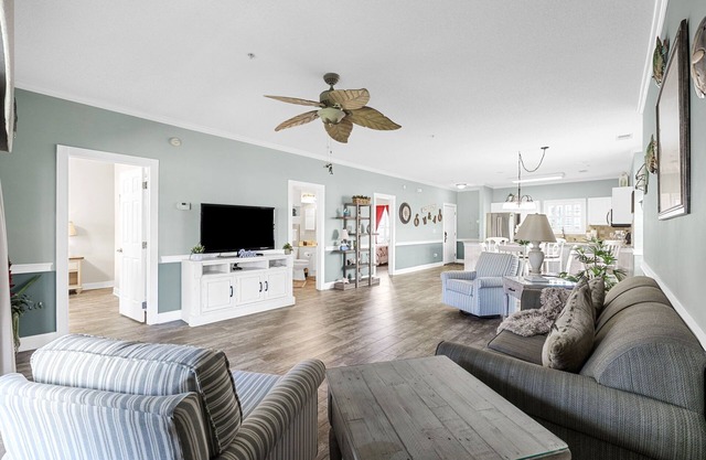 Beautifully Appointed 2BD 2BA Golf Villa 1.5 Miles to the Beach!