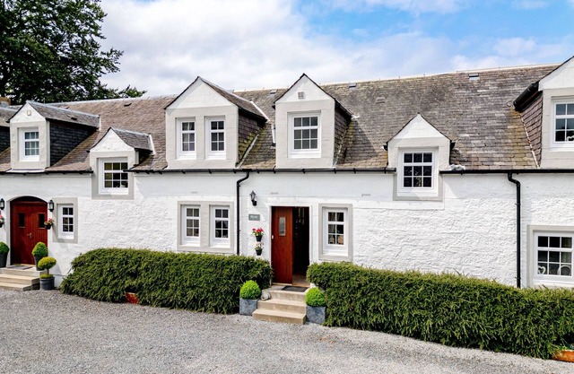 Beautifully Converted Mews Cottages Offering Highest Level Of Comfort & Style