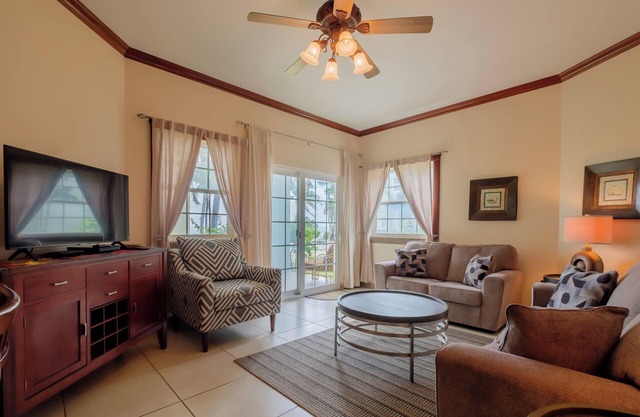 Beautifully decorated and spacious ocean view condo - Gold Standard Approved