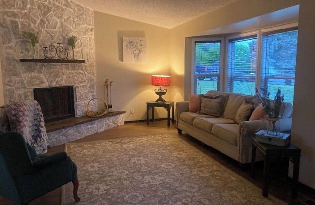 Beautifully furnished home in quiet neighborhood