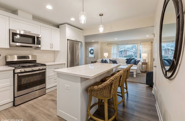 Beautifully New - Three Bedroom - Centrally-located, Naperville Retreat