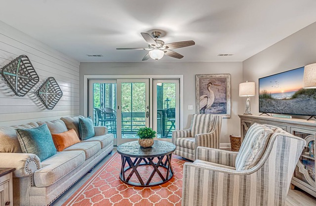 Beautifully Renovated 2 BR Villa! Neighborhood Pool! Amenity Cards Included!