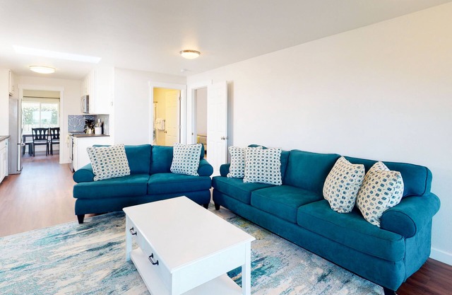 Beautifully renovated home across street from beach access - dogs welcome