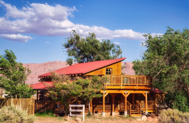 Beautifully restored cottage surrounded by Vermilion Cliffs