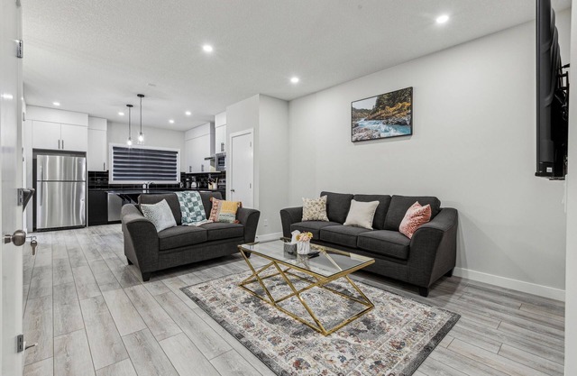 Beautifully & Tastefully furnished 4 bedroom Haven in Calgary