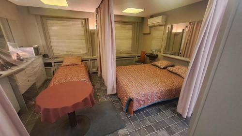 BeautyD Triple Room with double bed and 1 folding bed