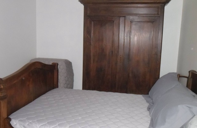 Bed and Breakfast 'Coté Jardin' with Shared Terrace, Shared Garden and Wi-Fi