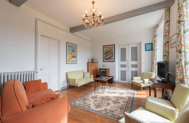 Bed and Breakfast 'Chambre Mathilde Et Sa Suite' with Mountain View, Shared Terrace and Wi-Fi