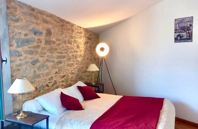 Bed and breakfast in the heart of the Minervois with swimming pool 25km from Carcassonne
