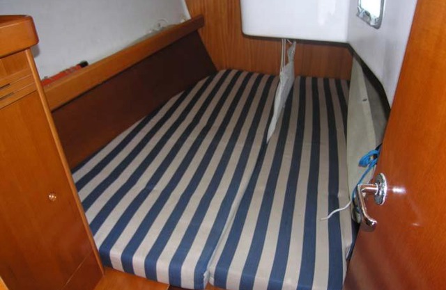 Bed & Boat & Breakfast (Sailboat cabins for Rent)