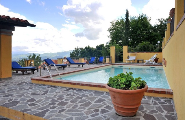 Bed & Breakfast in Gattaia with 3 bedrooms sleeps 4