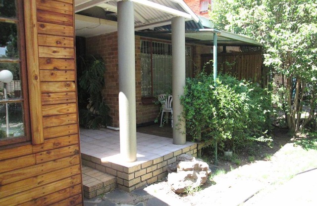 Bedrock B&b is in northren suburb of Bloemfontein just off the N1 freeway.