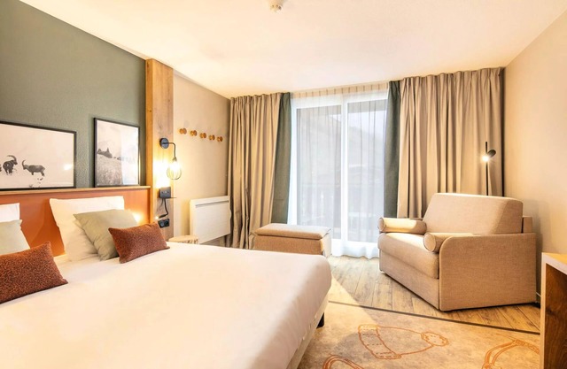 Belambra Clubs Les 2 Alpes Les Crestes - All inclusive - Premium Room 2 Adults and 2 Children Night Corner