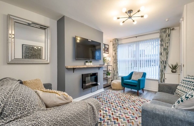Belfast City Centre +Free Parking by StayByNumbers