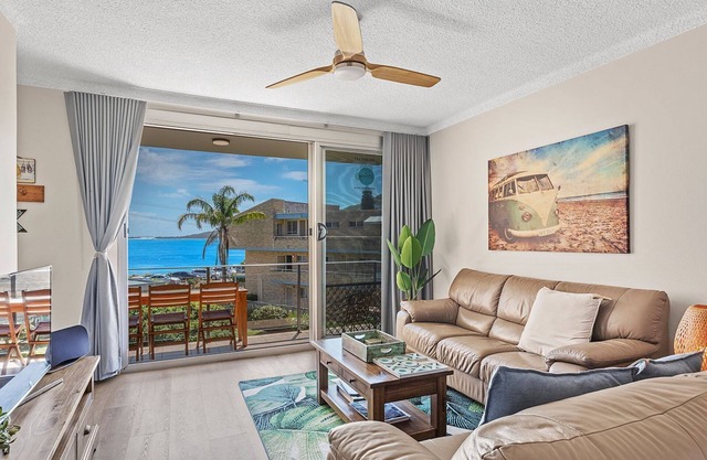Bella Vista, Unit 10/19 Shoal Bay Road - Vibrant, modern unit with Shoal Bay views